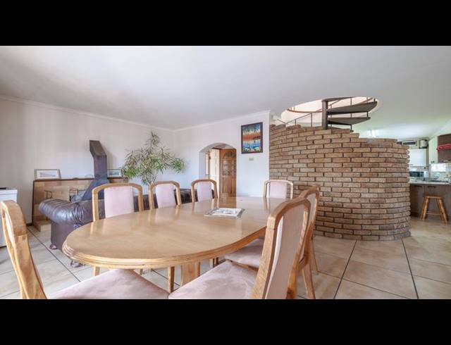 6 BEDROOM HOUSE FOR SALE IN PAROW NORTH